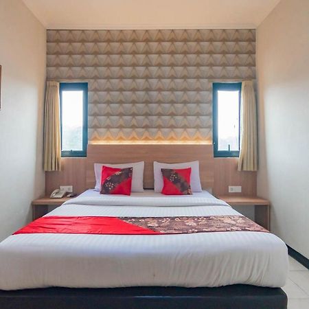 Cihampelas Hotel 2 Mitra Reddoorz Bandung Dış mekan fotoğraf