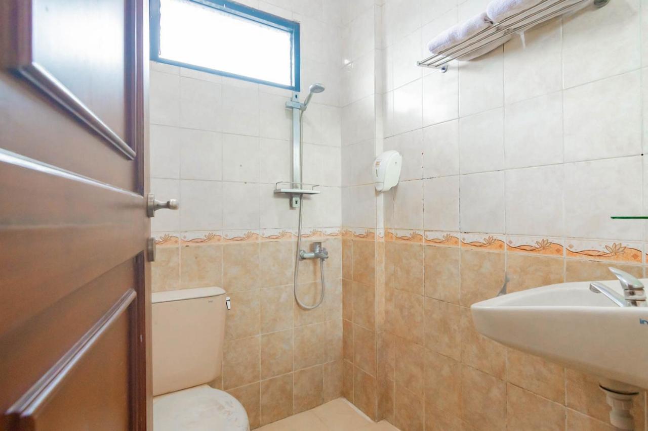Cihampelas Hotel 2 Mitra Reddoorz Bandung Dış mekan fotoğraf