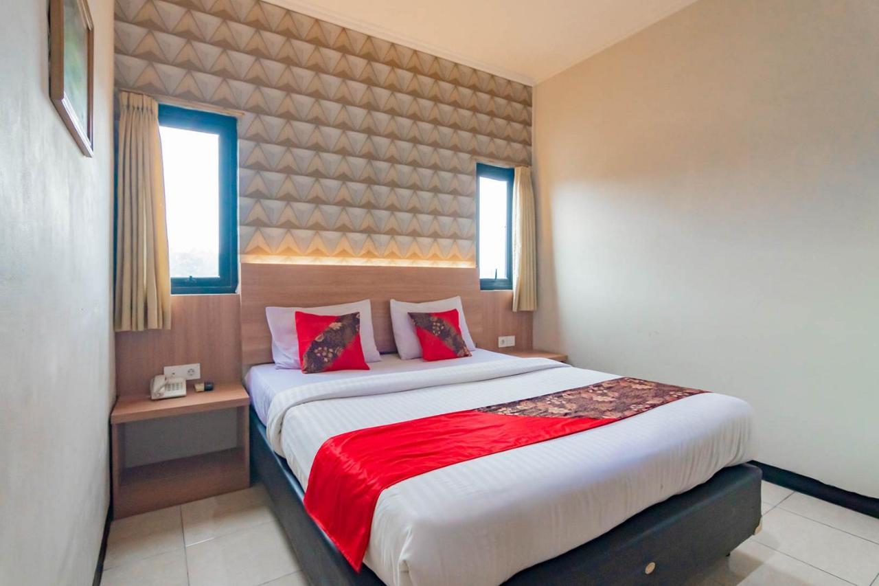Cihampelas Hotel 2 Mitra Reddoorz Bandung Dış mekan fotoğraf