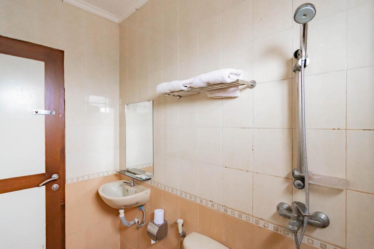 Cihampelas Hotel 2 Mitra Reddoorz Bandung Dış mekan fotoğraf