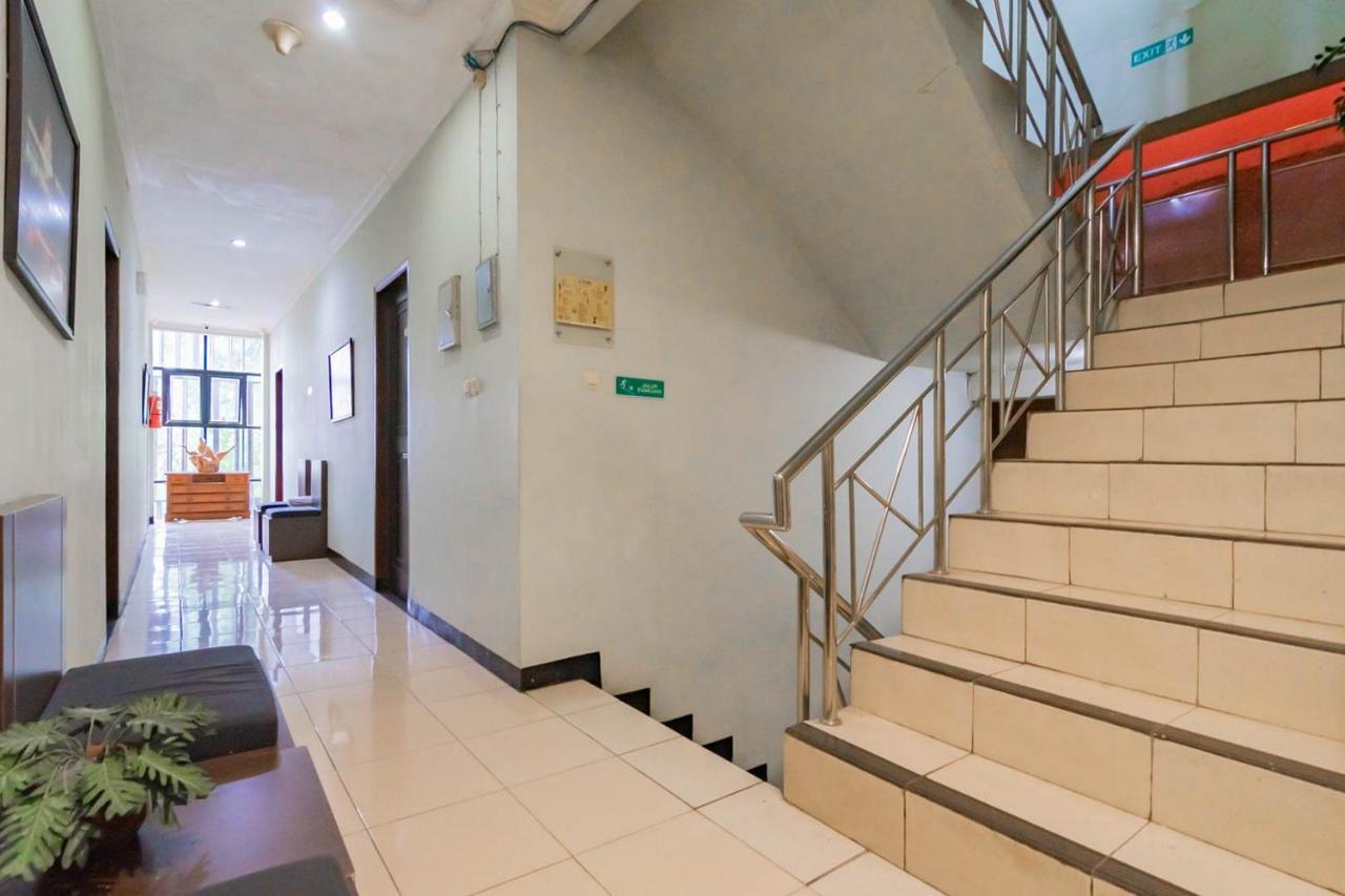 Cihampelas Hotel 2 Mitra Reddoorz Bandung Dış mekan fotoğraf