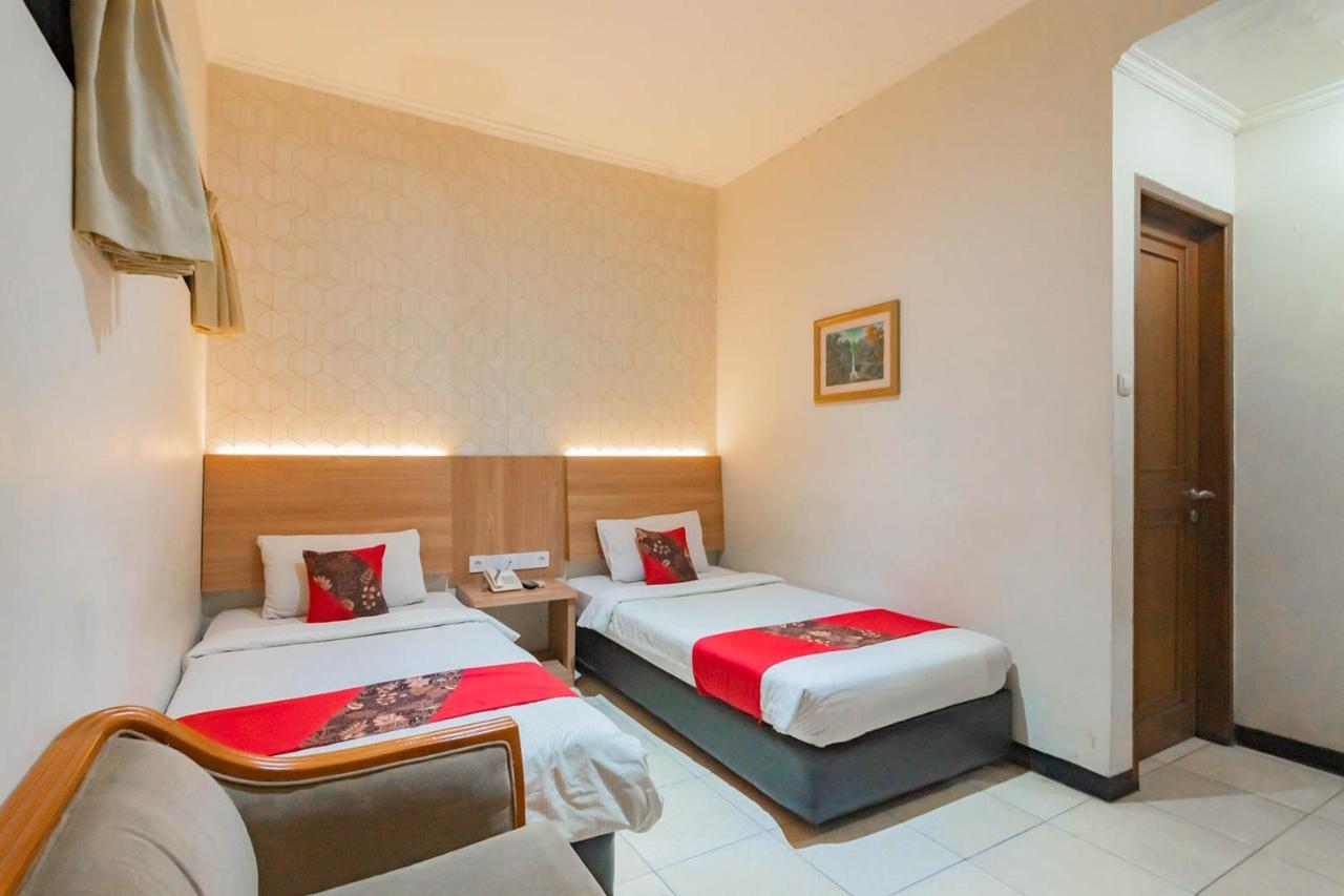 Cihampelas Hotel 2 Mitra Reddoorz Bandung Dış mekan fotoğraf