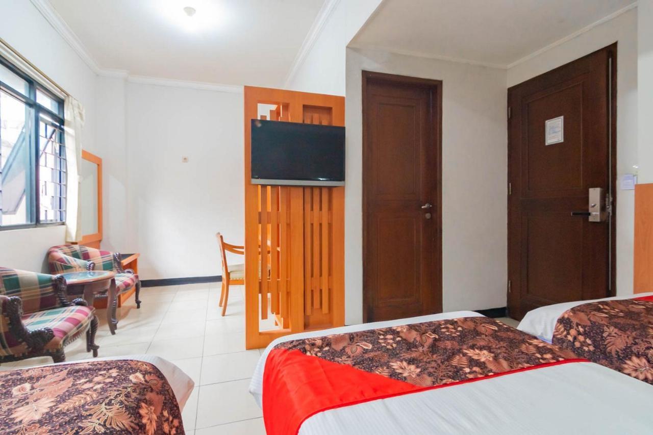 Cihampelas Hotel 2 Mitra Reddoorz Bandung Dış mekan fotoğraf